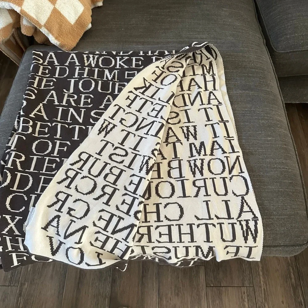 Punctuate Barnes & Noble Literary Quotes Knit Throw Blanket 100% Cotton 60x70